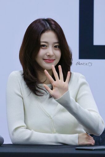 Huh Yunjin 허윤진 Nude Leaks OnlyFans Photo 171