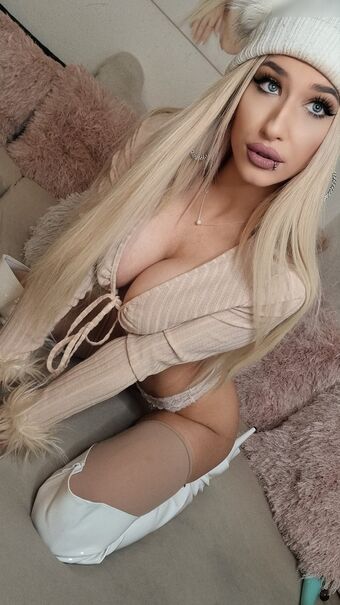 Julia-Sugar Nude Leaks OnlyFans Photo 2