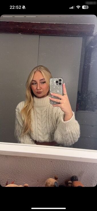 Lara-Charlottee Nude Leaks OnlyFans Photo 19