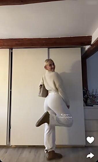 Lara-Charlottee Nude Leaks OnlyFans Photo 1