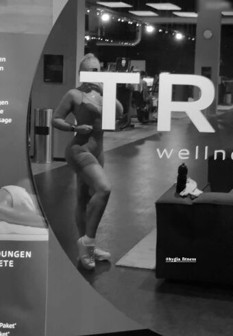 Lara-Charlottee Nude Leaks OnlyFans Photo 2