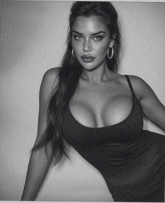 Laura Clauw Nude Leaks OnlyFans Photo 1