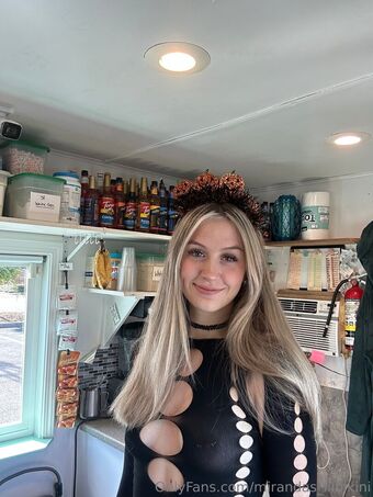 mirandas_lilbikini Nude Leaks OnlyFans Photo 36