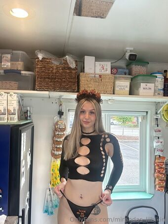 mirandas_lilbikini Nude Leaks OnlyFans Photo 37