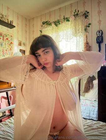 porcelainmilkbottle Nude Leaks OnlyFans Photo 3