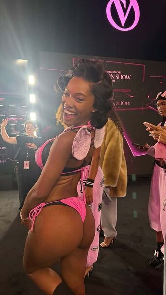 Quenlin Blackwell Nude Leaks OnlyFans Photo 91