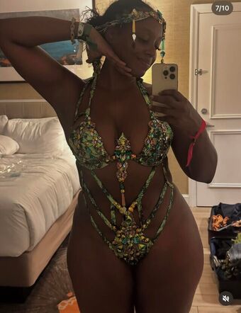 Scottie Beam Nude Leaks OnlyFans Photo 9