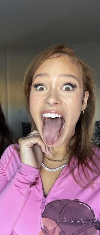 Y0nn.4 Elmo_love_u2 Nude Leaks OnlyFans Photo 1