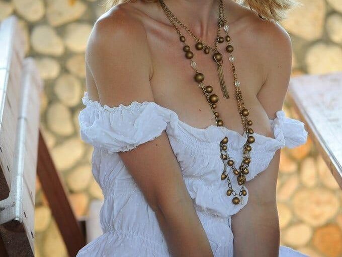 Yara A Nude & Sexy Collection (19 Photos)