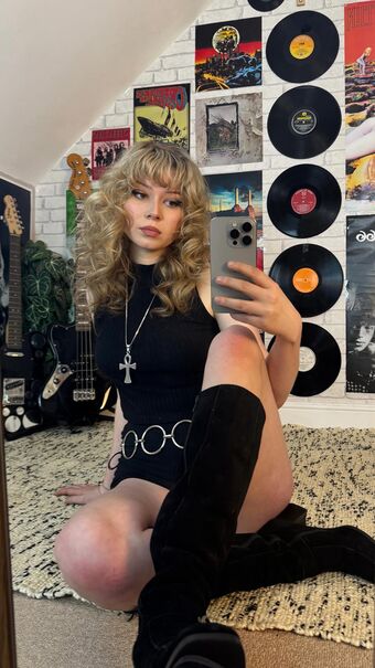 Issy Allen Nude Leaks OnlyFans Photo 52