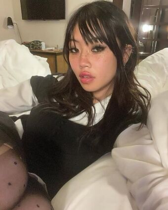 Beabadoobee Radvxz Nude Leaks OnlyFans Photo 6