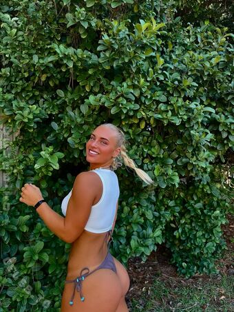 Beth Grotelueschen Nude Leaks OnlyFans Photo 23