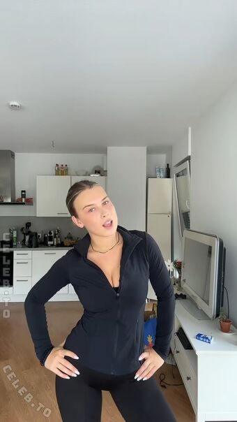 celinajoyy Nude Leaks OnlyFans Photo 32