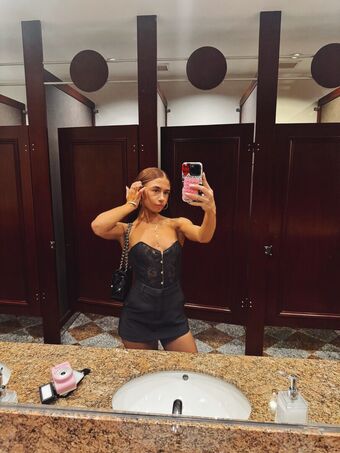 fionajordnn Nude Leaks OnlyFans Photo 1