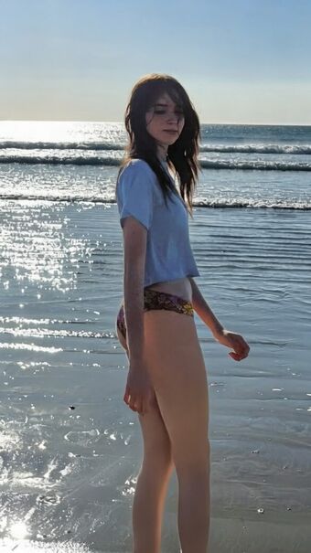 Gabriela Bee Nude Leaks OnlyFans Photo 182