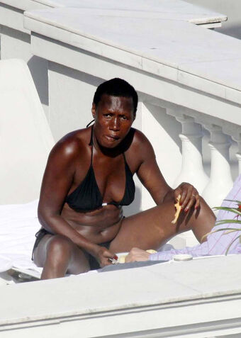 Grace Jones Nude Leaks OnlyFans Photo 28