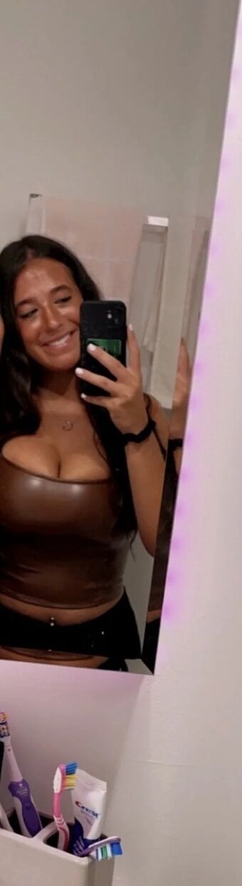 Grace Young Nude Leaks OnlyFans Photo 9