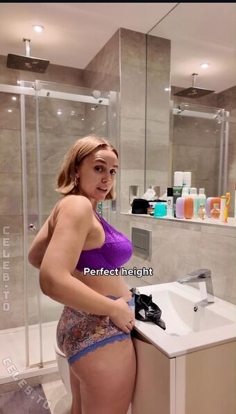 Hannah Witton Nude Leaks OnlyFans Photo 82