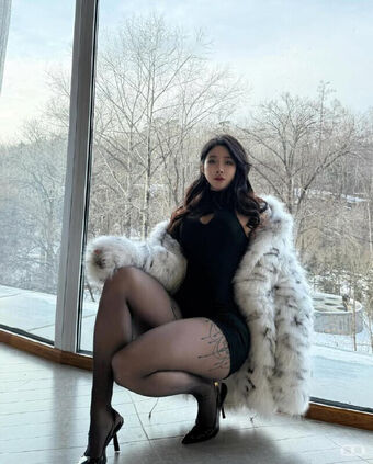 Hitomi Songyuxin Nude Leaks OnlyFans Photo 139