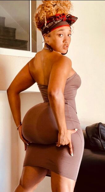 K. Lorraine Nude Leaks OnlyFans Photo 4