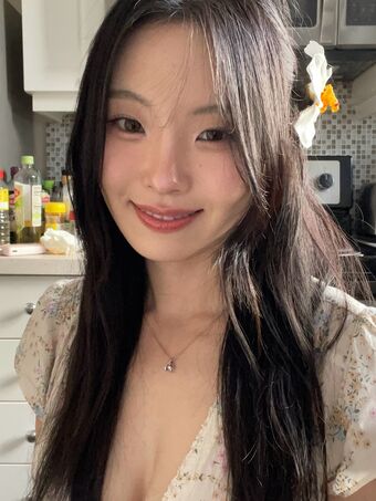 Kong Nude Leaks OnlyFans Photo 27