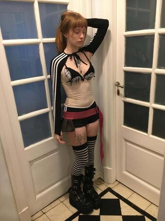 Laurasad Nude Leaks OnlyFans Photo 2