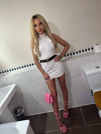 Rhianne Grieve Nude Leaks OnlyFans Photo 2