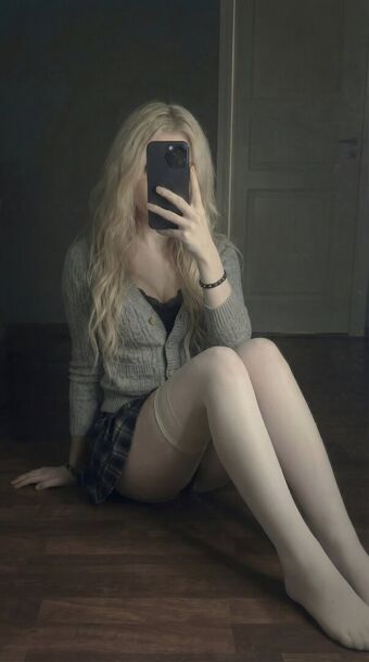 Xuwuara Nude Leaks OnlyFans Photo 3