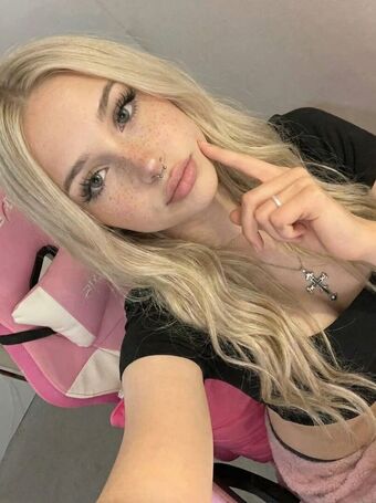 Xuwuara Nude Leaks OnlyFans Photo 1