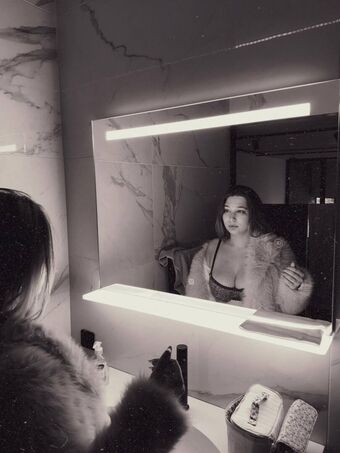 Apoline Perret Nude Leaks OnlyFans Photo 27