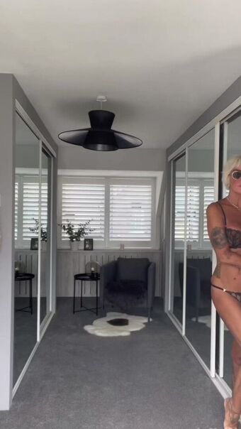 Astrid Zeegen Nude Leaks OnlyFans Photo 2