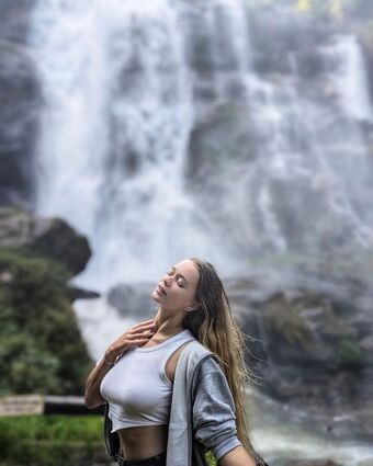 Aᴛᴀɴᴀꜱᴏᴠᴀ Lᴇʀᴀ Nude Leaks OnlyFans Photo 2