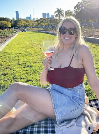 Chloe L Nude Leaks OnlyFans Photo 4