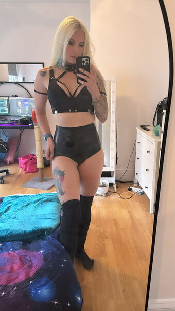 Giulia Henne Nude Leaks OnlyFans Photo 53