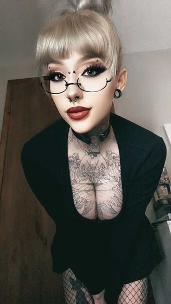 gothmommylilli Nude Leaks OnlyFans Photo 8