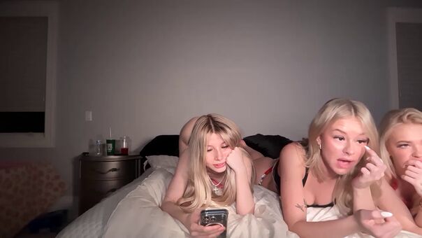 Graceyrose & Friends Nude Leaks OnlyFans Photo 3