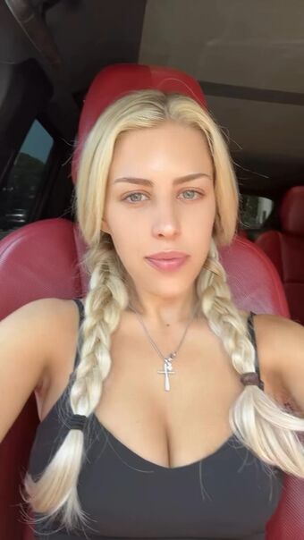 Isabella Maria DeLuca Nude Leaks OnlyFans Photo 2