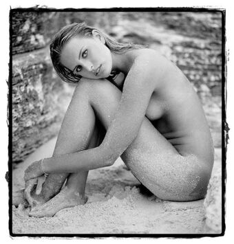 Karolína Kurková Nude Leaks OnlyFans Photo 4