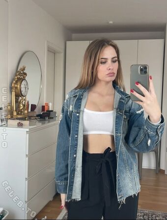 Kim Sara Nude Leaks OnlyFans Photo 45