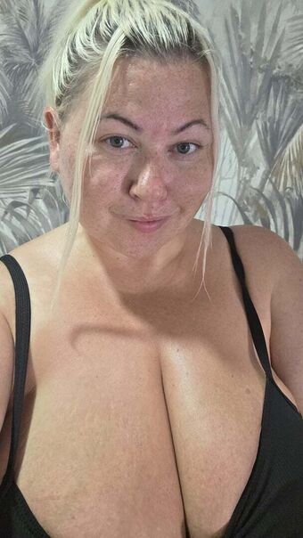 Lara Moore Nude Leaks OnlyFans Photo 15