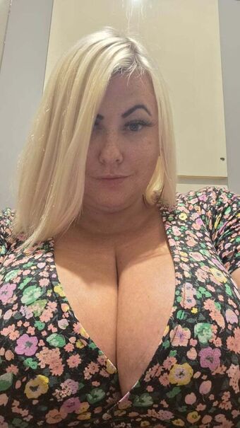 Lara Moore Nude Leaks OnlyFans Photo 16