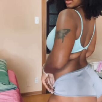 Lariss4667 Nude Leaks OnlyFans Photo 1