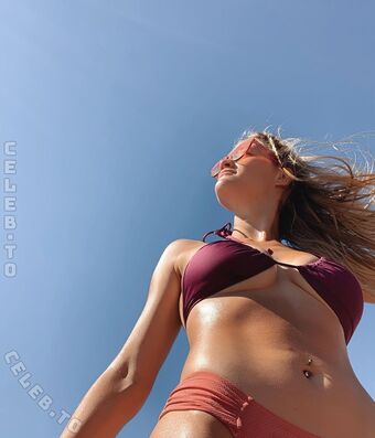 Laura Mae Nude Leaks OnlyFans Photo 10