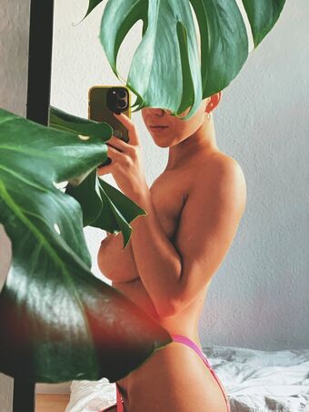 linaisberlina Nude Leaks OnlyFans Photo 3