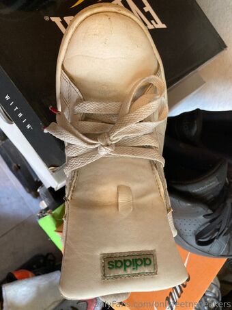 onlyfeetnsneakers Nude Leaks OnlyFans Photo 36