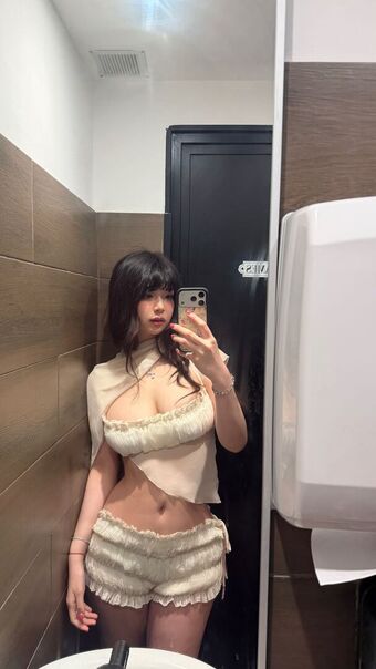 zhang_xinmu Nude Leaks OnlyFans Photo 1