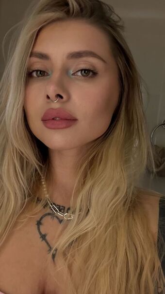 rosesandsarah Nude Leaks OnlyFans Photo 1