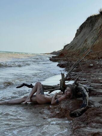 rosesandsarah Nude Leaks OnlyFans Photo 2