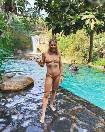 Ruth Buscombe Nude Leaks OnlyFans Photo 2