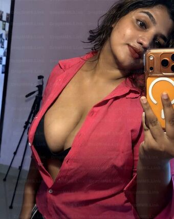 Saranya Santhosh Nude Leaks OnlyFans Photo 7